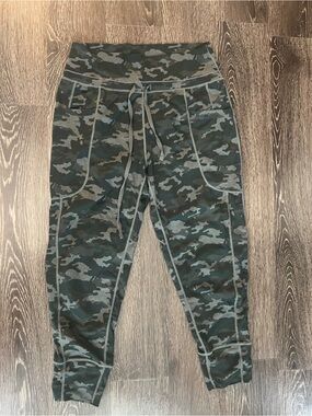 Fabletics Light Weight Camo High-Waist Joggers